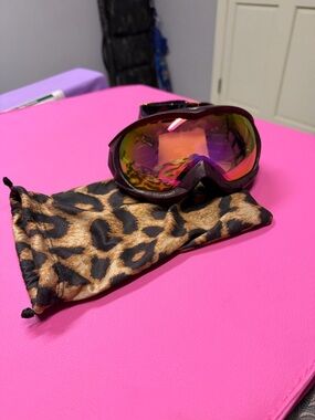 Mirrored Lens Ski/Snowboard Goggles with Leopard Microfiber Pouch